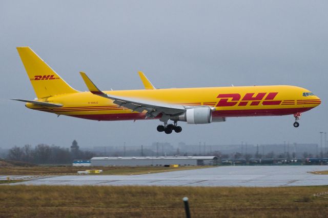 BOEING 767-300 (G-DHLG)