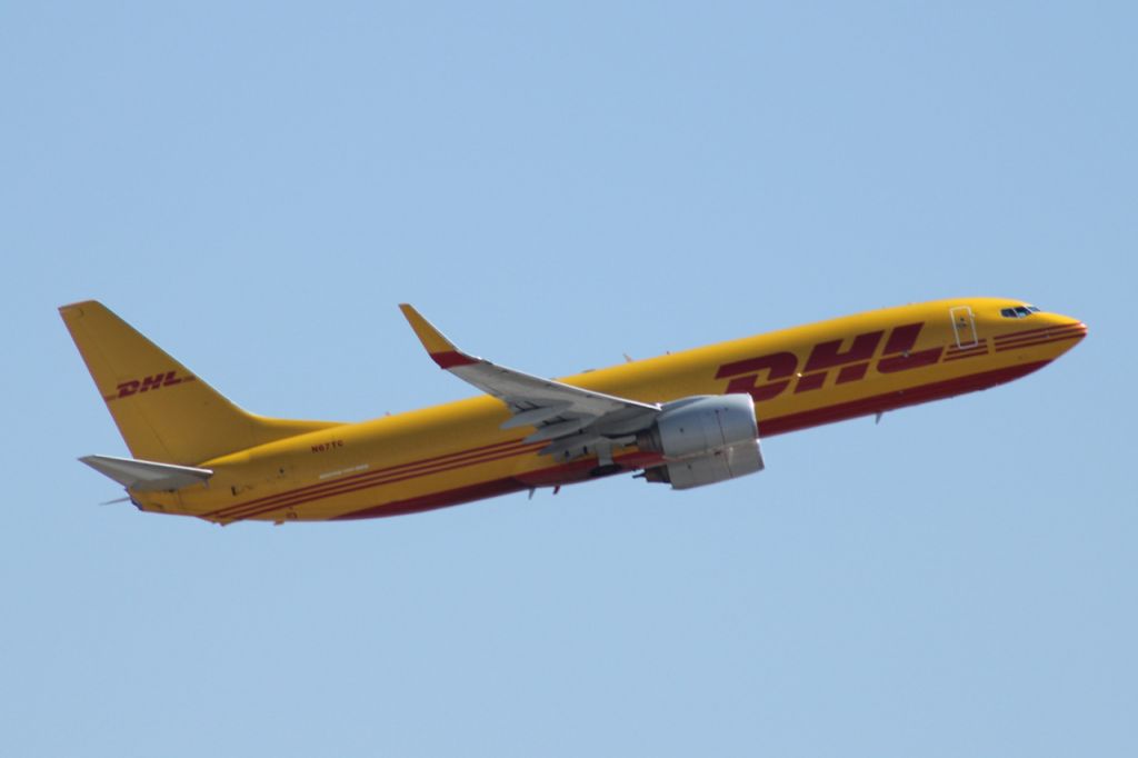 Boeing 737-800 (N67TC)