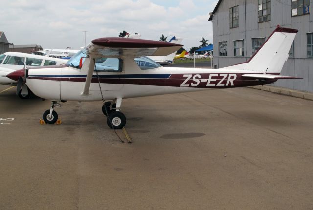 Cessna 152 (ZS-EZR)