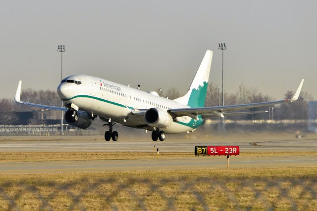 Boeing 737-800 (N916NN) - AA Reno Air Heritage Jet. 23-R on 03-01-23