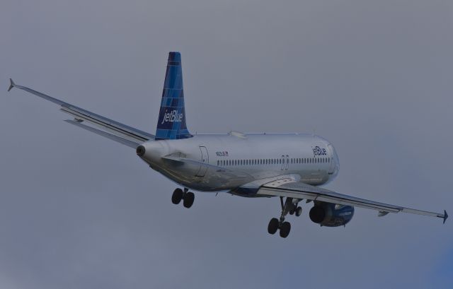 Airbus A320 (N629JB)