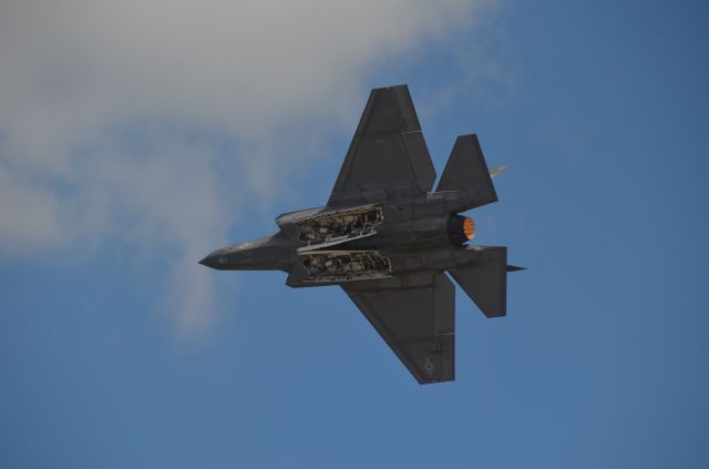 — — - F 35 weapon bay 