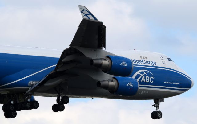 Boeing 747-400 (VP-BIM)