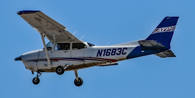 Cessna Skyhawk (N1683C) - N1683C Textron 172S s/n 172S11764 - North Las Vegas Airport  KVGTbr /Photo: TDelCorobr /June 30, 2025