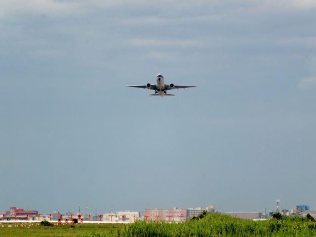 Boeing 777-200 (B-2053)