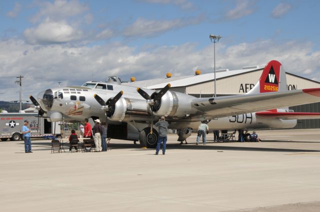 Boeing B-17 Flying Fortress —