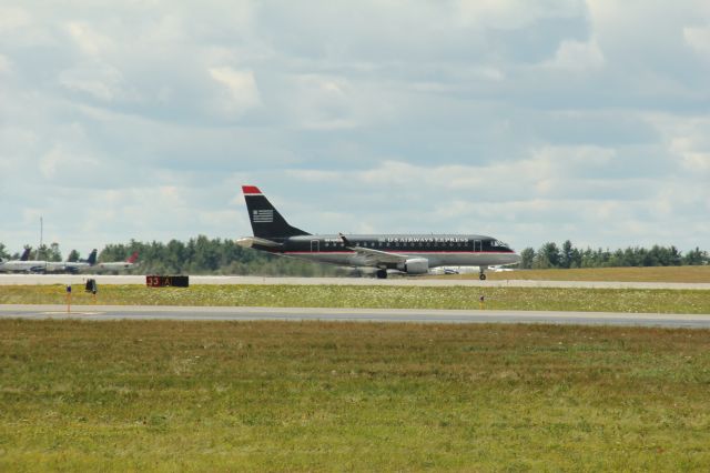 Embraer 170/175 (N814MD)