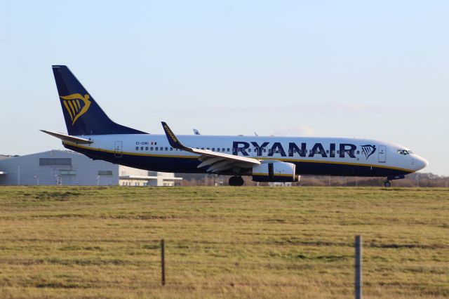 Boeing 737-800 (EI-DWI) - A Ryanair B737-800 slowing down after landing on runway 22, at STN.br /br /Location: London Stansted Airport.br /Date: 26.12.22 (dd/mm/yy).