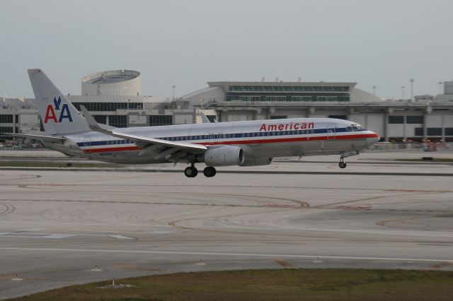 Boeing 737-800 (N930AN)