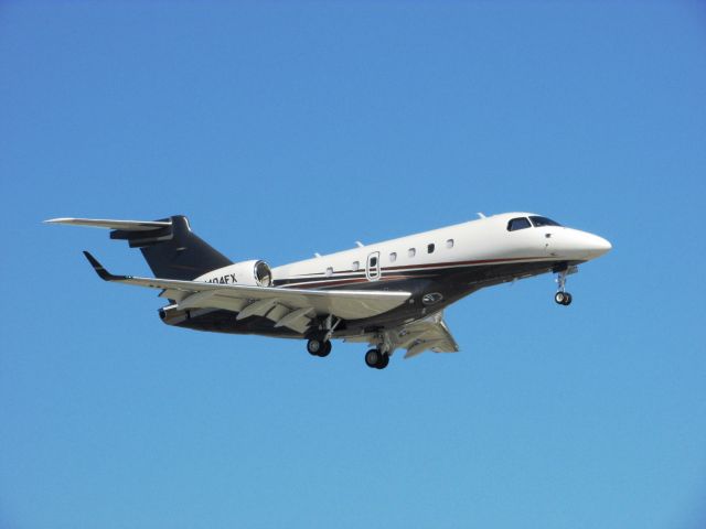 Embraer Legacy 550 (N404FX) - Landing RWY 20R