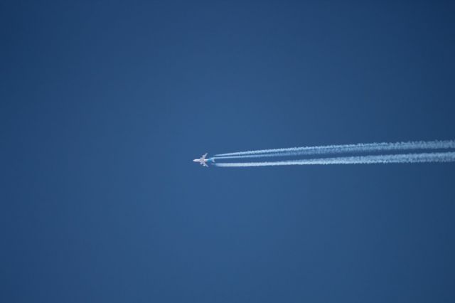 Boeing 747-200 (N747GF) - 33K Ft. 404KTS  doing its pattern around western Mojave. 