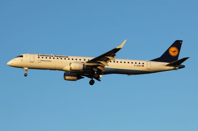 Embraer ERJ-190 (D-AEBC)