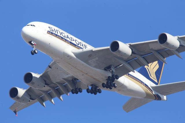 Airbus A380-800 (9V-SKN)