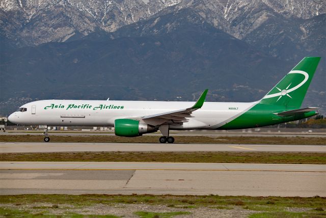 Boeing 757-200 (N888LT)