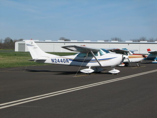 Cessna Skylane (N2440R) - at Queen City