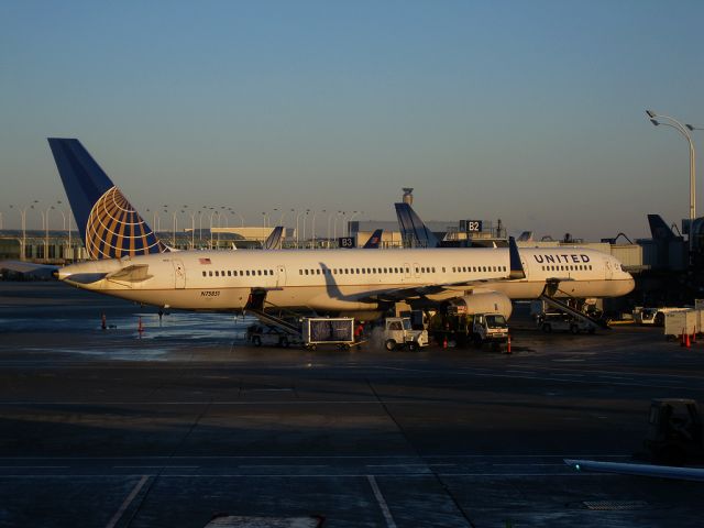 BOEING 757-300 (N75851)