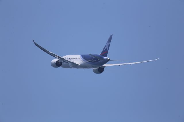 Boeing 787-8 (CC-BBH)