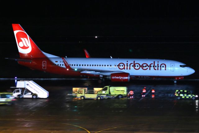 Boeing 737-800 (D-ABKI)