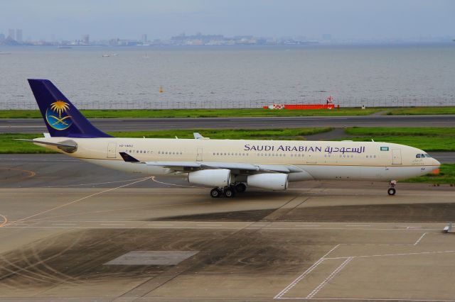 Airbus A340-200 (HZ-HMS2)