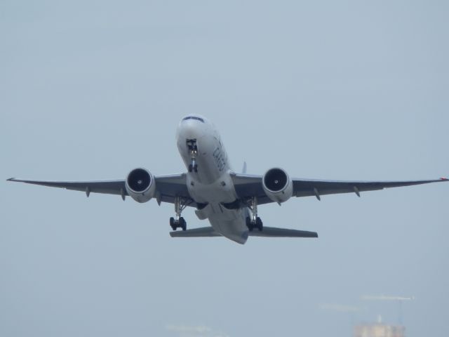 BOEING 777-200LR (N772LA)