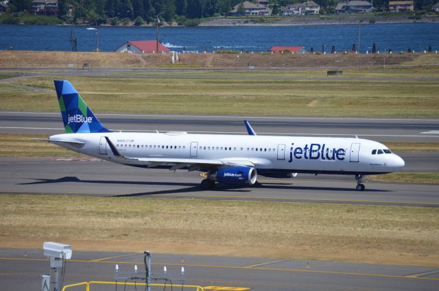 Airbus A321 (N965JT) - BluesMobile operating as JBU296 taxiing for departure to Boston (KBOS/BOS). My first time seeing one JetBlue's A321s!