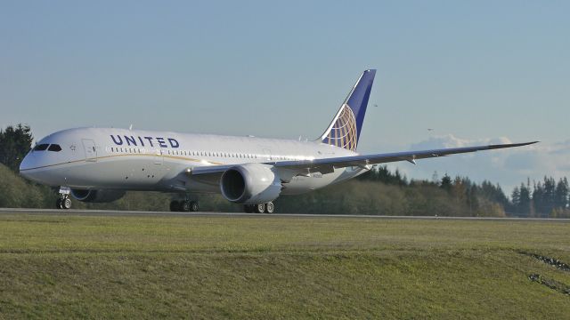 Boeing 787-8 (N26902) - BOE286 begins its takeoff roll on runway 34L to begin a flight test on 11/10/12. (LN:50 c/n 34822).