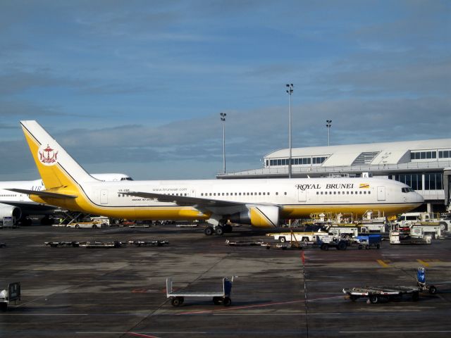 BOEING 767-300 (V8-RBK) - 9/30/2007 at AKL