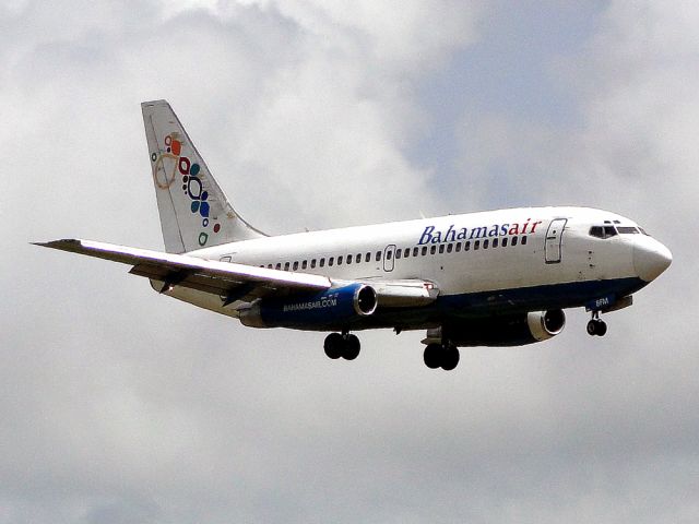 Boeing 737-200 (C6-BFM)