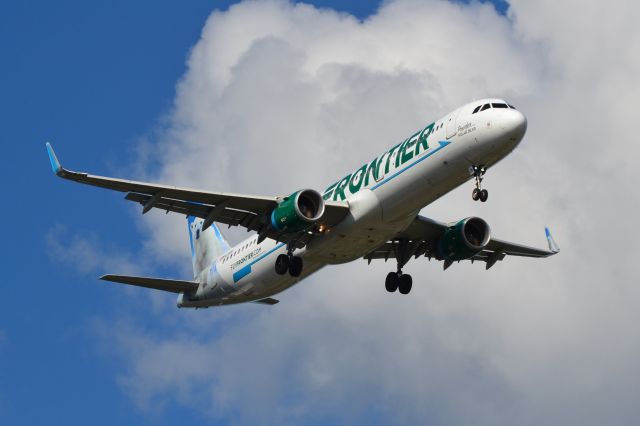 Airbus A321 (N711FR) - "Powder the Polar Bear" livery on final at KCLT - 10/8/18