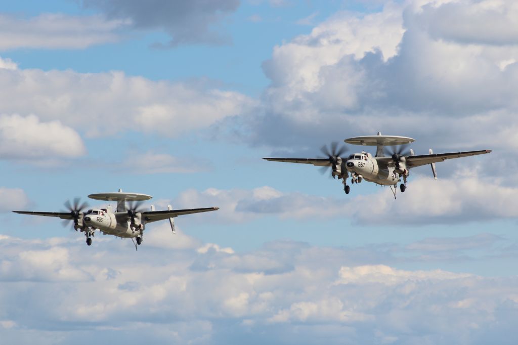 — — - Carrier Early Warning Squadron 12 , the Bats, putting on a Demo at AirVenture 2022.br /br /Most entertaining and different. 