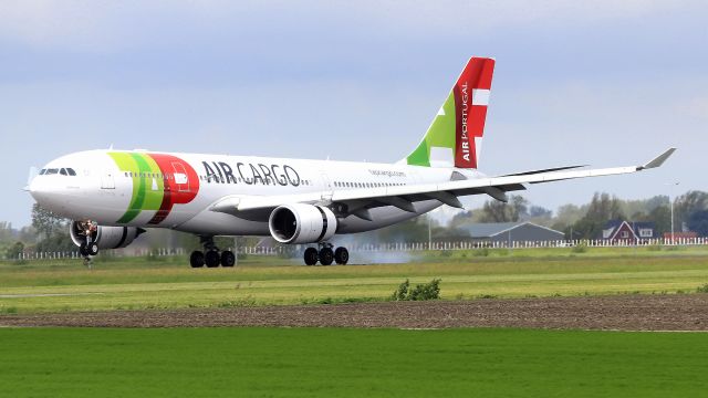 Airbus A330-200 (CS-TOP) - Special Air Cargo titels