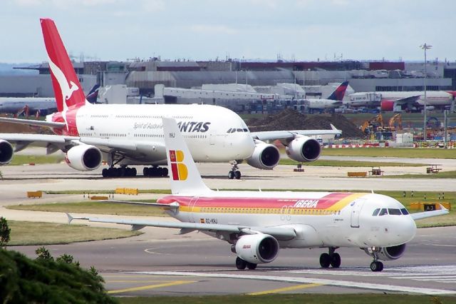 Airbus A320 (EC-KHJ)