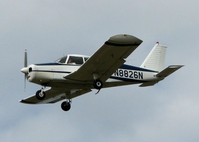 Piper Cherokee (N8826N) - Landing at Shreveport Regional.