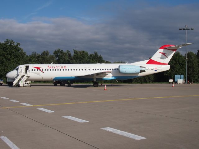 Fokker 100 (OE-LVC)