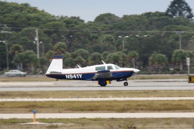 Mooney M-20 (N941Y) - Mooney M-20 (N941Y) arrives at Sarasota-Bradenton International Airport