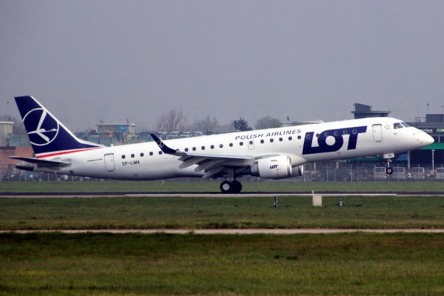 Embraer ERJ-190 (SP-LMA) - Touching down on rwy 09L on 16-Apr-19 operating flight LOT281 from EPWA.