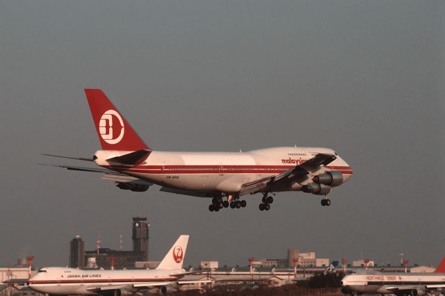 BOEING 747-300 (9M-MHK) - Short Final at Narita Intl Airport Rwy16 on 1987/04/05