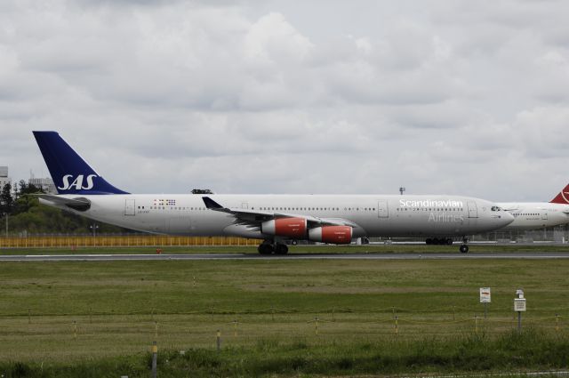 Airbus A340-300 (LN-RKF) - Departure at NRT Airport R/W16R on 2012/04/30