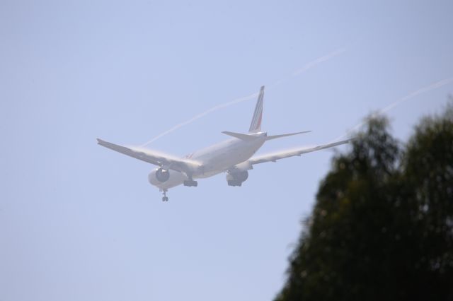 BOEING 777-300ER (F-GSQF)