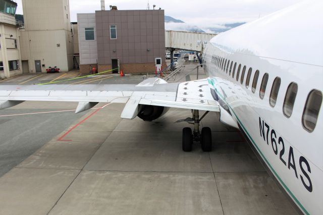 BOEING 737-400 (N762AS) - My ride on the milk run. 737-400 Combi. JUN-YAK-CDV-ANC. No jetway used for boarding.