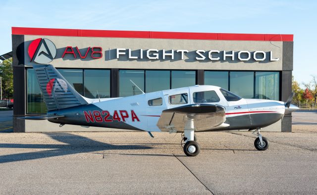 Piper Cherokee (N824PA)