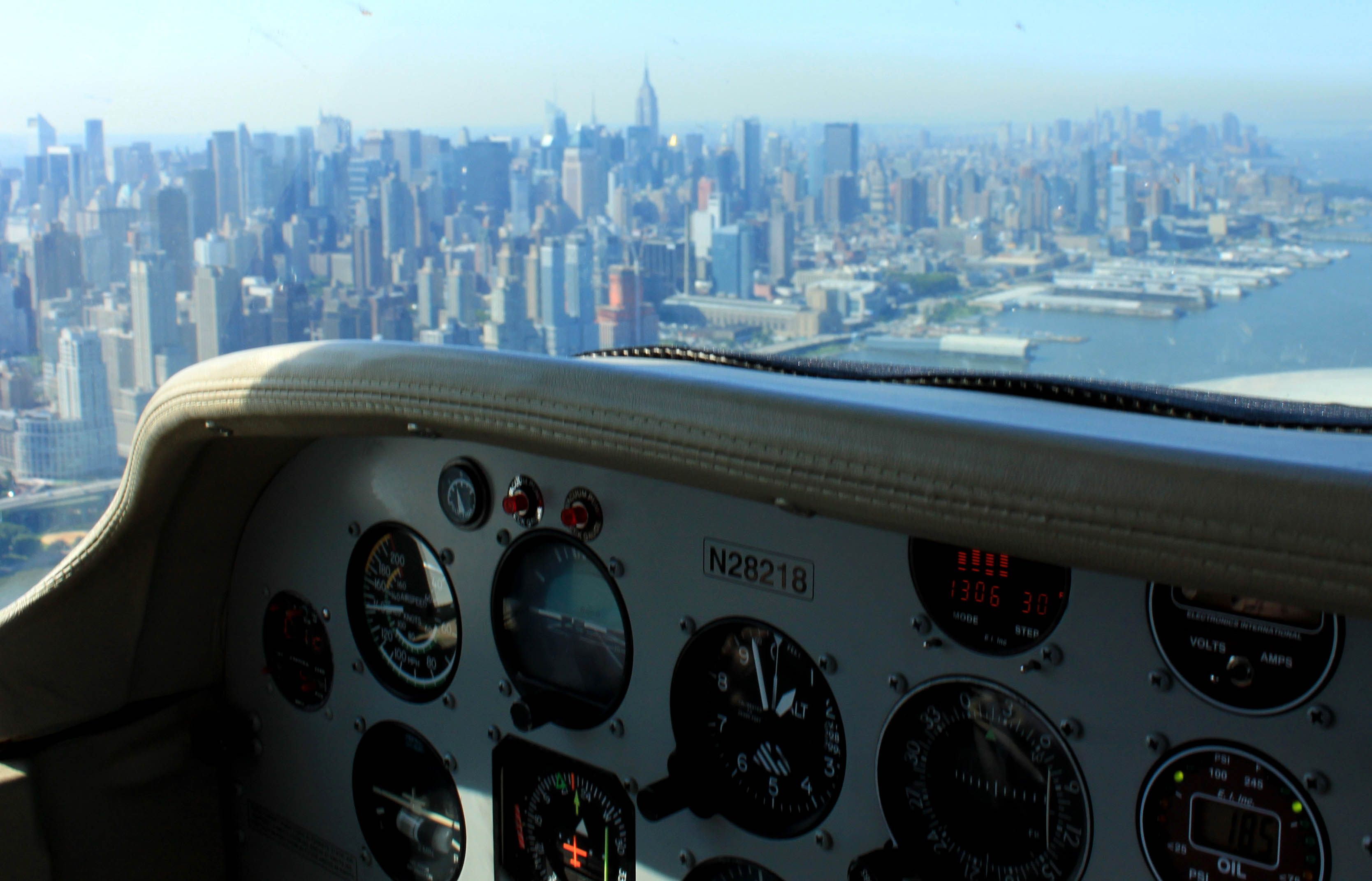 Grumman AA-5 Tiger (N28218) - Along the Hudson River. The aircraft is based at RELIANT AIR, where you find the lowest fuel price on the Danbury (KDXR) airport.