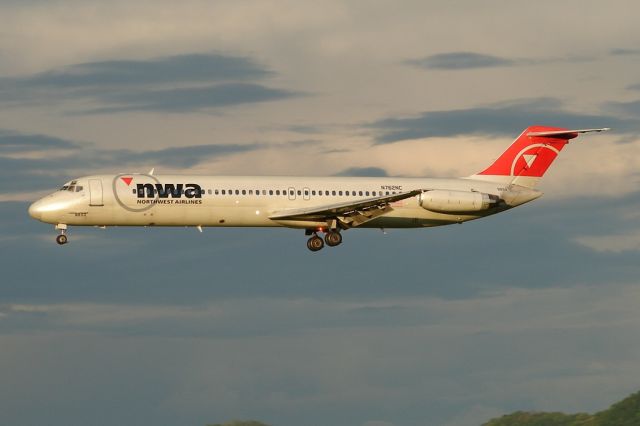 McDonnell Douglas DC-9-50 (N762NC)