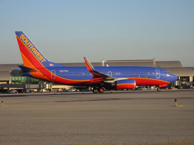 Boeing 737-700 (N937WN) - Holding on RWY 19R