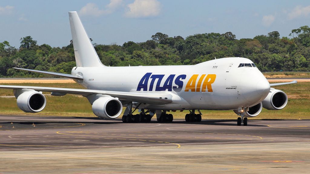 Boeing 747-200 (N859GT) - Táxi para o pátio no aeroporto Eduardo Gomes SBEG