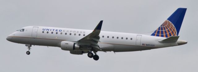 Embraer 170/175 (N85320)