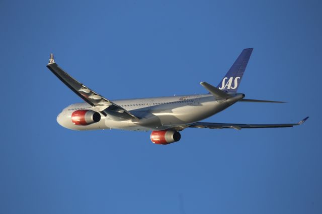 Airbus A330-300 (SE-REH)