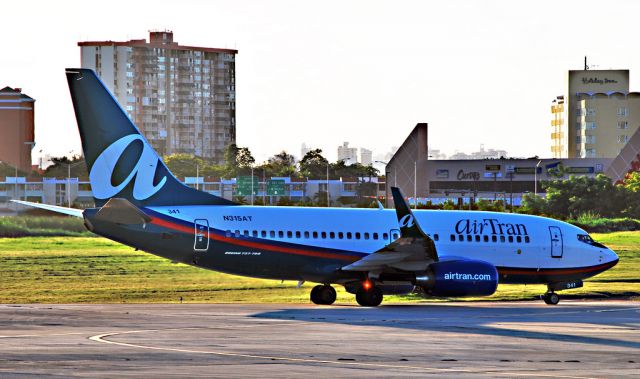 Boeing 737-700 (N315AT) - AirTran Airways Boeing 737-7BD N315AT (35788)  San Juan - Luis Munoz Marin International (SJU / TJSJ) Puerto Rico, 2009  Photo : Tomás Del Coro