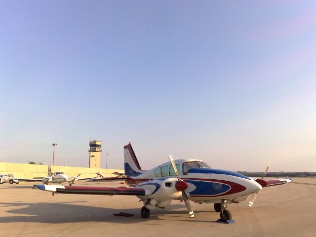 Piper Aztec (N508UU)