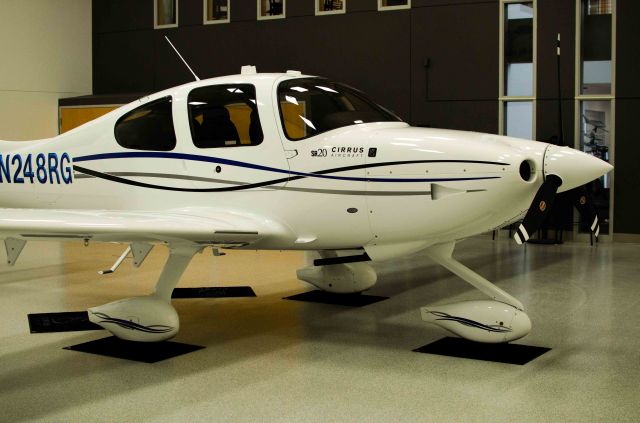 Cirrus SR-20 (N248RG)